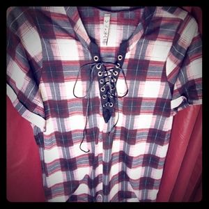 R n B 1x shirt maroon. White. Black